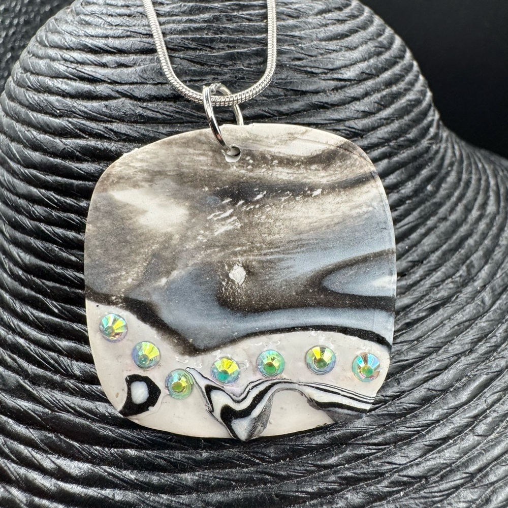 Elegant Black and White Pendant Necklace